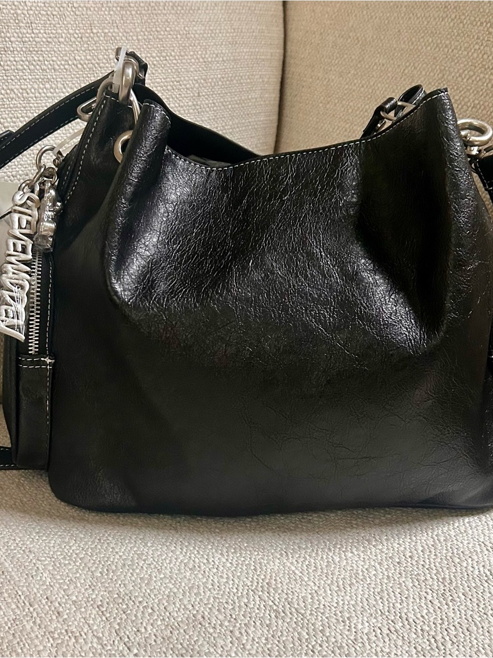Steve Madden Viral Hobo Shoulder Crossbody with Front Zip Pocket - Picture 3 of 6